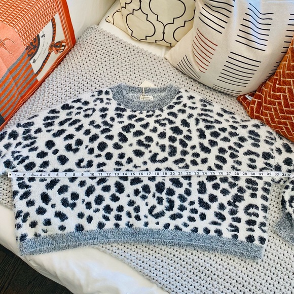 ANDTHEWHY Hear Me Roar Sweater - Picture 12 of 16